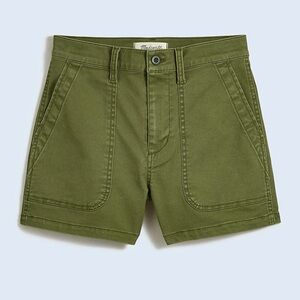 Madewell perfect vintage fatigue shorts. Utility style pockets. Desert Olive.